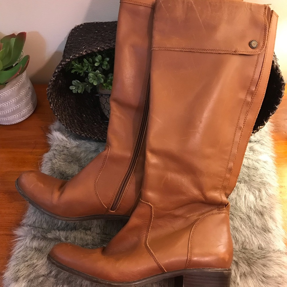 Pair of Tan Riding Boots - Picture 6 of 8